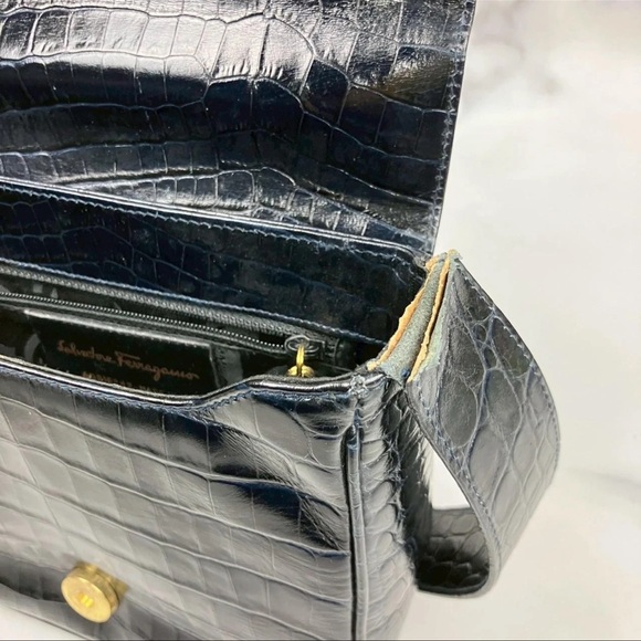 Salvatore Ferragamo Vintage Black
Crocodile Embossed Leather Bag
Gancini Italy - Picture 11 of 13